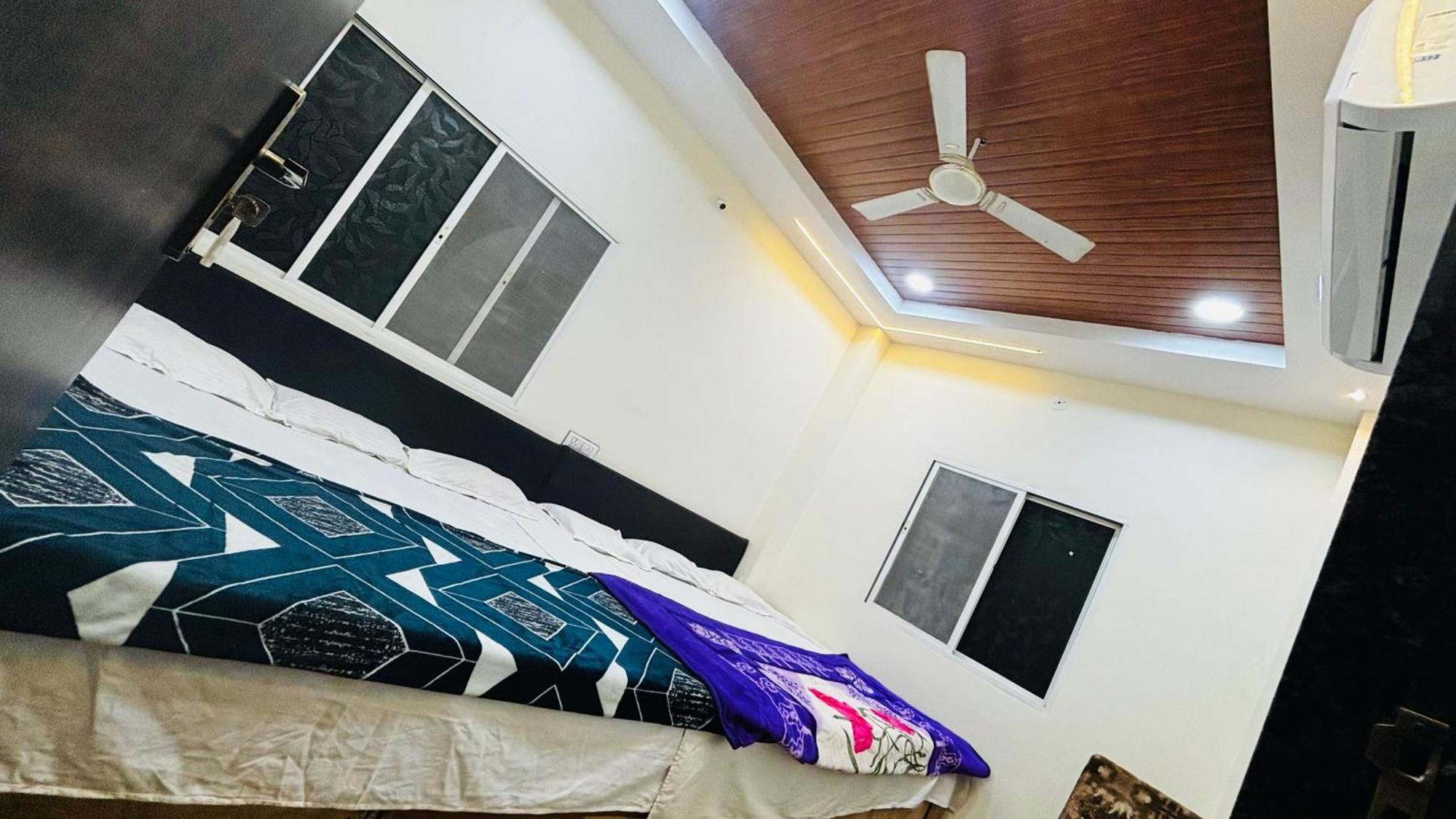 Hotel Shreenidhi Comfort Stay Ujjain Esterno foto