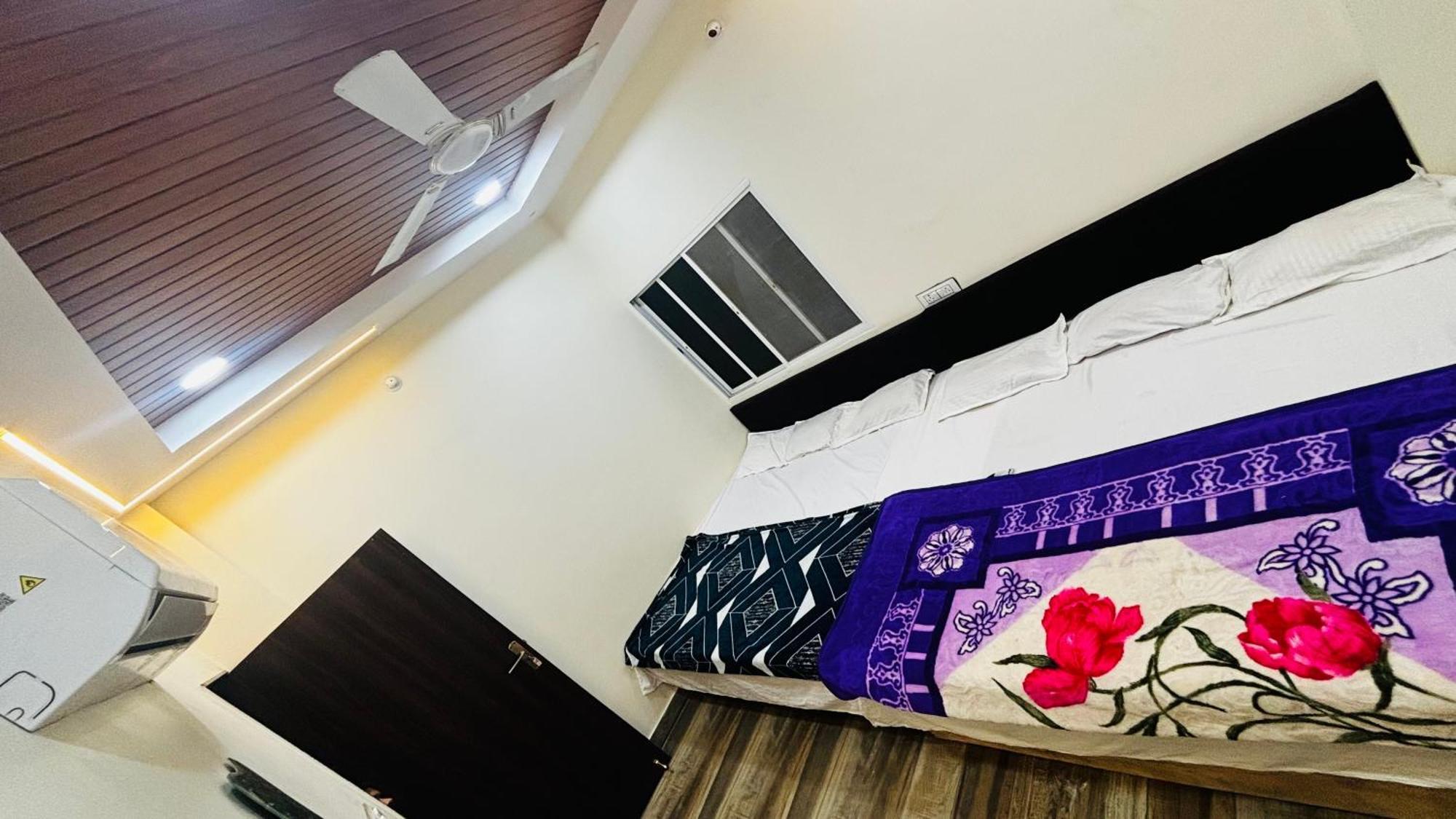 Hotel Shreenidhi Comfort Stay Ujjain Esterno foto